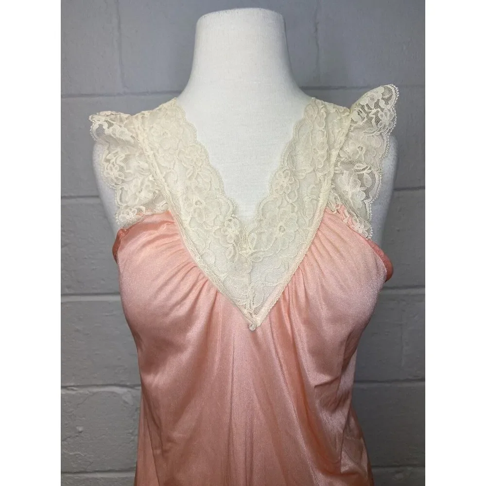 Vintage First‎ Lady Lingerie Lace Nightgown Medium Peach Nylon Old Hollywood